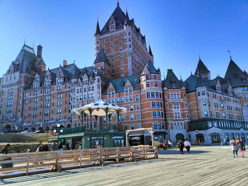 Le Château Frontenac et la terrasse Dufferin, à Québec